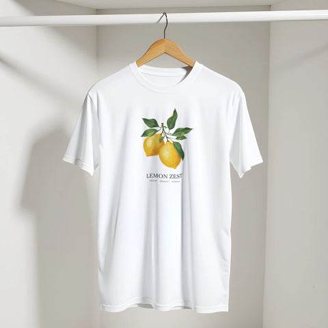 Realistiskt tryck av två gula citroner med gröna blad och texten "Lemon Zest" på vit t-shirt.