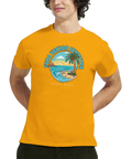 Fyra veckor semester" text med strand, palm, hav, solnedgång på gul t-shirt.