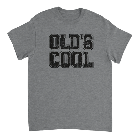 Old's Cool" text i sliten retrostil på grå t-shirt.