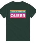 Mörkgrön t-shirt med "LET ME BE PERFECTLY QUEER" i regnbågsfärger.