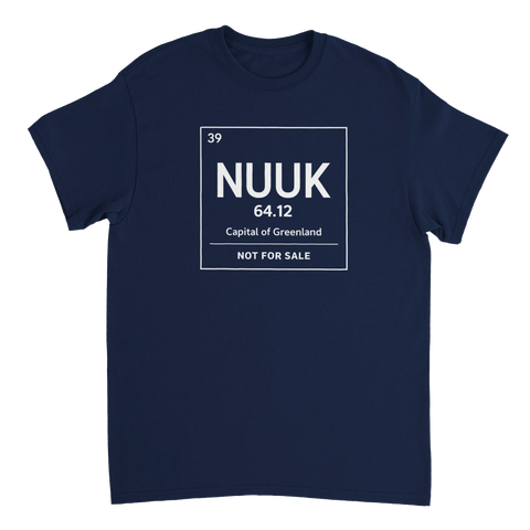 Marinblå t-shirt med minimalistisk textdesign om Grönlands huvudstad