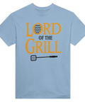 Lord of the Grill" text i orange med grillgaller i O, svart grillspade på ljusblå t-shirt.