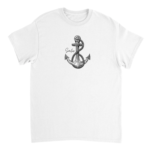 Nautiskt ankare med rep och Sailor-text – marin grafisk t-shirt