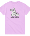 Ljusrosa t-shirt med en kanin och en groda med hjärta och texten Nämen snygging.
