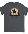 Vintage-inspirerad illustration av en dödskalle-cowboy i öknen på mörkgrå t-shirt