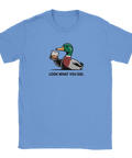 Ljusblå t-shirt med ironiskt motiv av en anka som dricker sprit