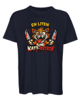 Absurd illustration av galen katt med knivar på marinblå t-shirt