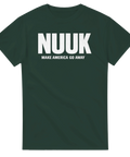 NUUK Make America Go Away tryck på mörkgrön t-shirt.