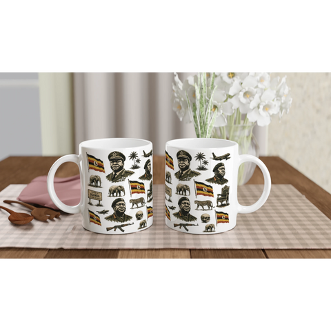 Två kaffemuggar med motiv av Ugandas natur och historia på ett bord
