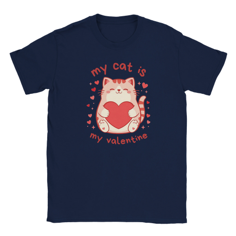 Marinblå t-shirt med en uttrycksfull och kärleksfull kattillustration