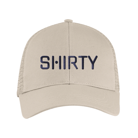 Beige truckerkeps med mörkblått broderat Shirty-tryck – modern keps