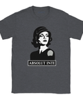 Svartvit retro damansikte med hatt och texten "ABSOLUT INTE" på mörkgrå t-shirt.