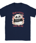 Mörkblå t-shirt med gullig pandaillustration och romantisk textdesign