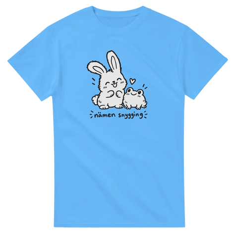 Blå t-shirt med en kanin och en groda med hjärta och texten Nämen snygging.