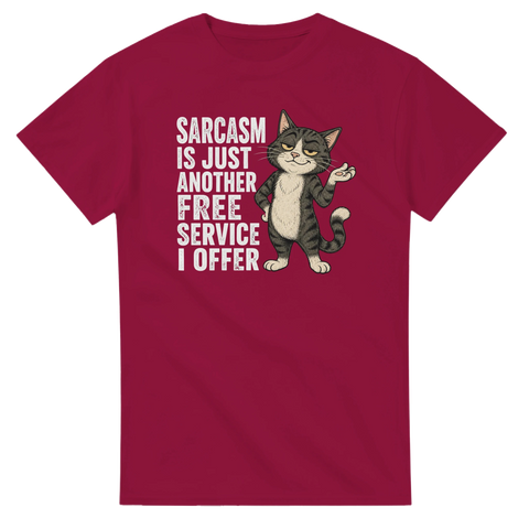 Självgod katt med texten Sarcasm is just another free service på t-shirt