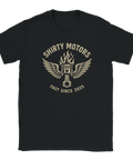 Svart t-shirt med motivet "Shirty Motors – Fast Since 2025"


