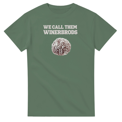Salviagrön t-shirt med retro tryck av en svensk chokladboll