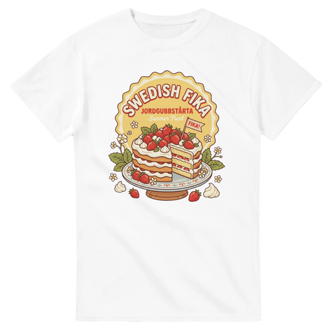 Färgglad illustration av tårta med jordgubbar på vit t-shirt