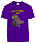 Tecknad Grannysaurus Rex med rullator och text på lila barn-t-shirt.