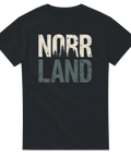 Grafiskt Norrland-tryck med granar och vintage-textur på svart t-shirt
