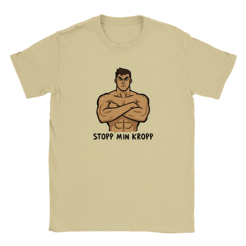 Tecknad muskulös man med korslagda armar och texten "STOPP MIN KROPP" på beige t-shirt.