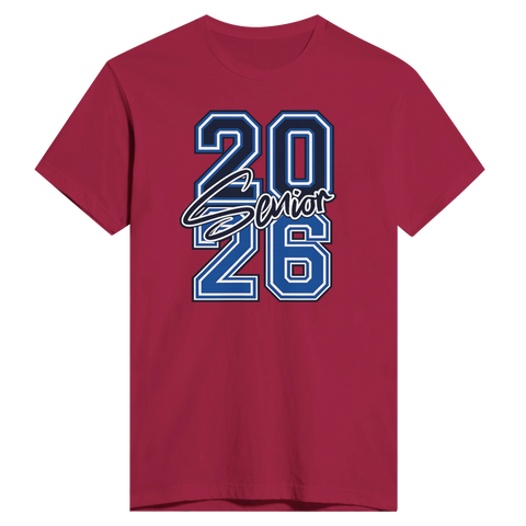 2026 Senior" tryck i blått och vitt på en röd t-shirt med rund hals, college-stil.