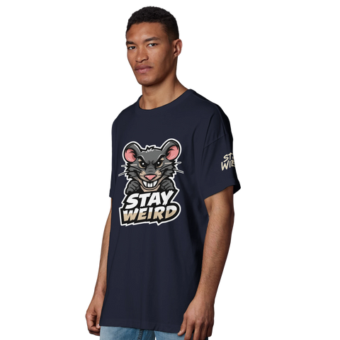 Oversized t-shirt med kaxig attityd och handritad signaturstil på ärmen