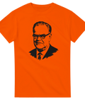 Klassiskt motiv av Tage Erlander på orange t-shirt – minimalistisk ledarstil