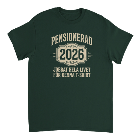 Mörkgrön t-shirt med vintage-inspirerat motiv för blivande pensionärer 2026