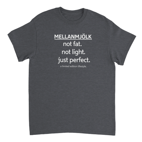 Mörkgrå t-shirt med ironiskt budskap om att vara just perfect