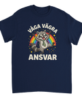 Färgglad regnbåge och sprallig tvättbjörn i tecknad stil – t-shirt med citat