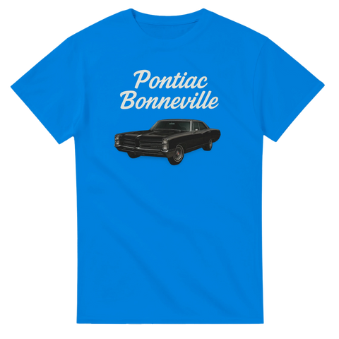 Pontiac Bonneville 1967 svart bil, vit text, på klarblå t-shirt.