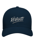 Broderad "RÖVHATT" i vit skrivstil på marinblå trucker keps med mesh.