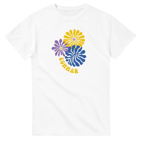 Grafisk illustration av retroblommor i gult och lila på en vit t-shirt