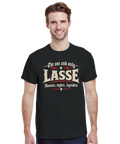 Man som bär en grafisk t-shirt med humoristiskt Lasse-motiv i vintagestil