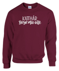 Vinröd sweatshirt med texten ”Katthår – bryr mig inte”.