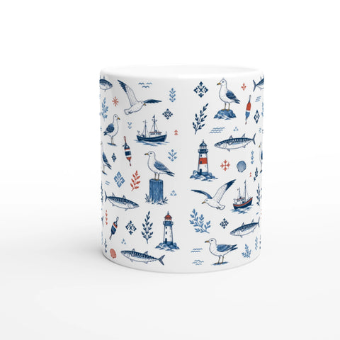 Närbild på grafiskt mönster med marina symboler och ankare på mugg