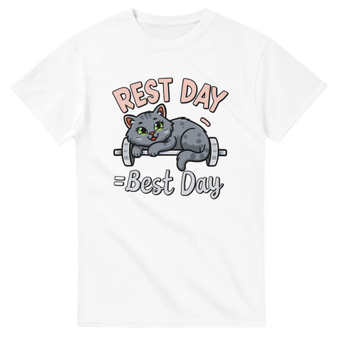 Illustration av en grå katt som vilar på en skivstång – rolig gym t-shirt