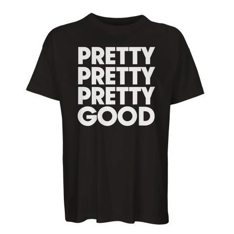 Grafiskt citat-tryck med vit typografi på svart oversized t-shirt