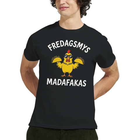 Man bär en svart t-shirt med motivet Fredagsmys Madafakas och tacos