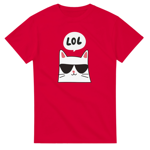 Illustration av vit katt med svarta solglasögon – röd t-shirt med humor