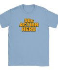 Retroinspirerad t-shirt med texten 90s Action Hero i gul blockstil