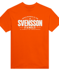 Orange t-shirt med texten Svensson – A Family of Originals