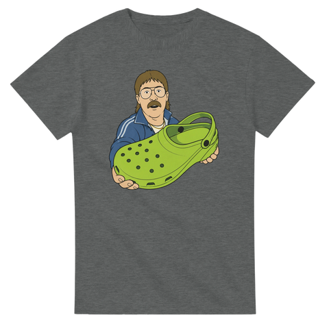 Nostalgisk illustration av man i träningsoverall med foppatoffel – grå t-shirt
