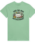 Söt men irriterad vit katt omgiven av vårblommor – t-shirt med attityd