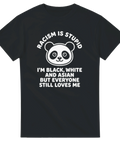 Söt panda-illustration med texten Racism is stupid på svart t-shirt