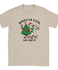 Beige t-shirt med en julgran och snögubbe som skålar och texten ”Barra en sista, sen går vi”.