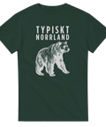 Grafisk illustration av en björn med texten Typiskt Norrland på en mörkgrön t-shirt