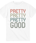 Vit humor-t-shirt med texten "Pretty Pretty Pretty Good" i retrofärger – perfekt för fans av Larry David och subtil vardagshumor