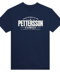 Marinblå t-shirt med texten Pettersson – A Family of Originals
